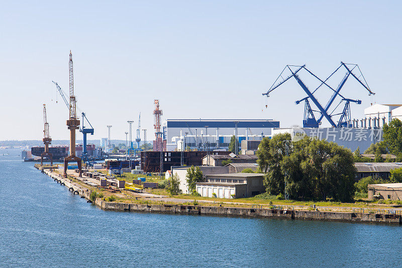 位于德国罗斯托克港的造船厂MV Werften和Neptun Werft